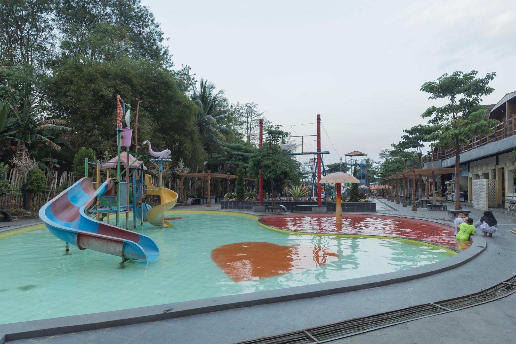 Urbanview Hotel Cianjur City Park By Reddoorz Eksteriør billede